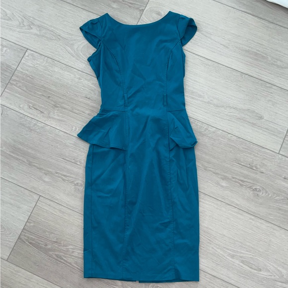Guess Dresses & Skirts - GUESS Bodycon Peplum Dress
